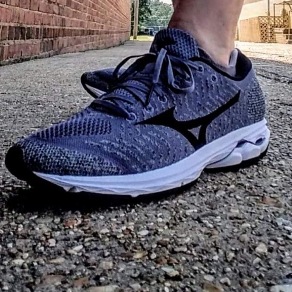 Mizuno Wave Knit R2
